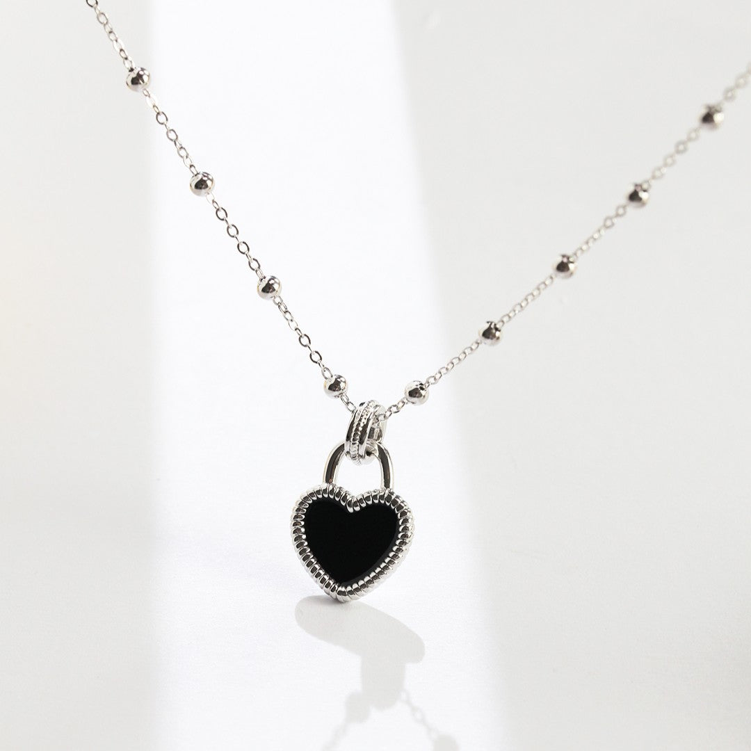 Heart Shaped Pendant Necklace Ⅱ