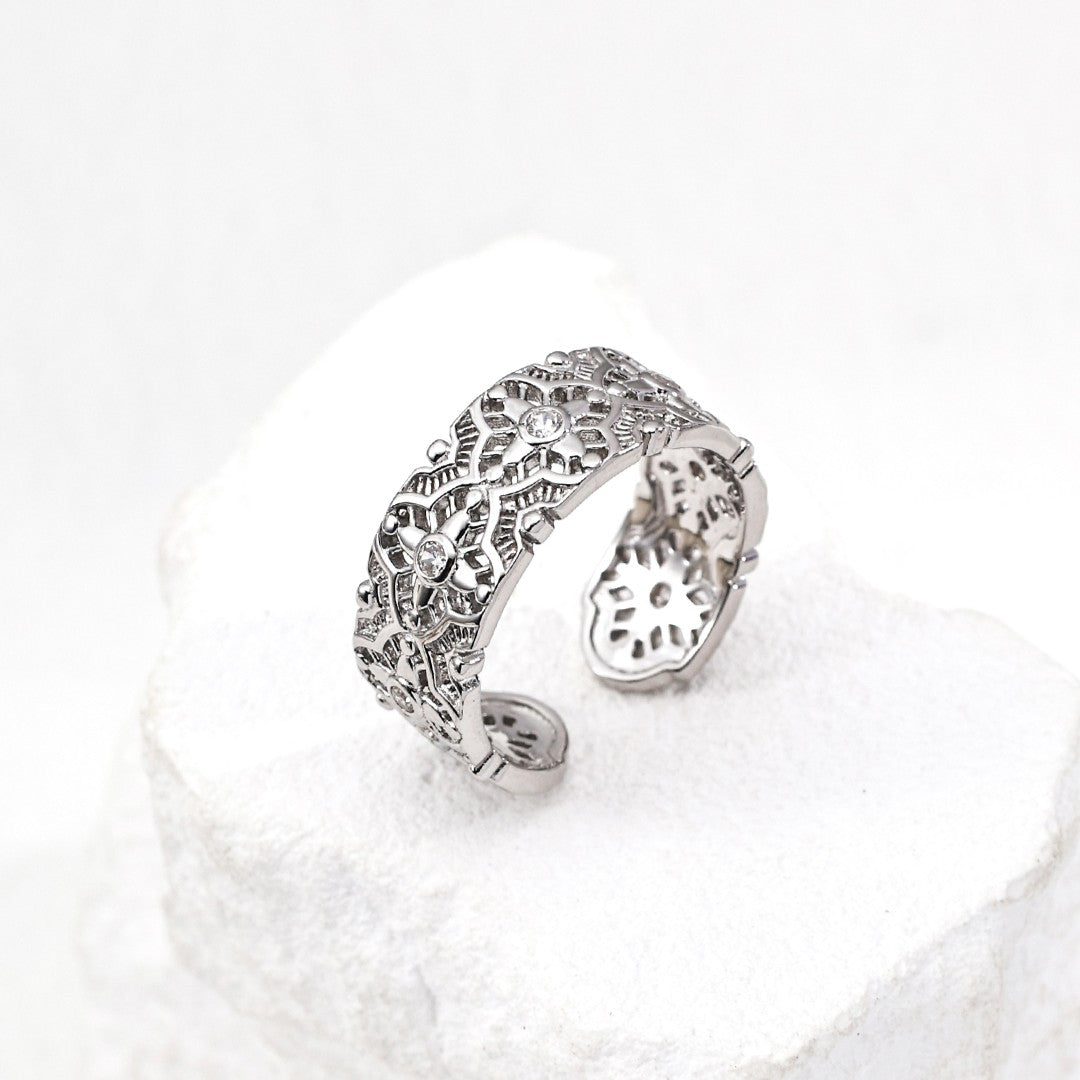 Engraved Zircon Ring Ⅲ