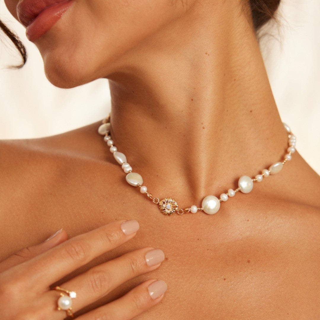 Zircon Inlaid Flower Necklace