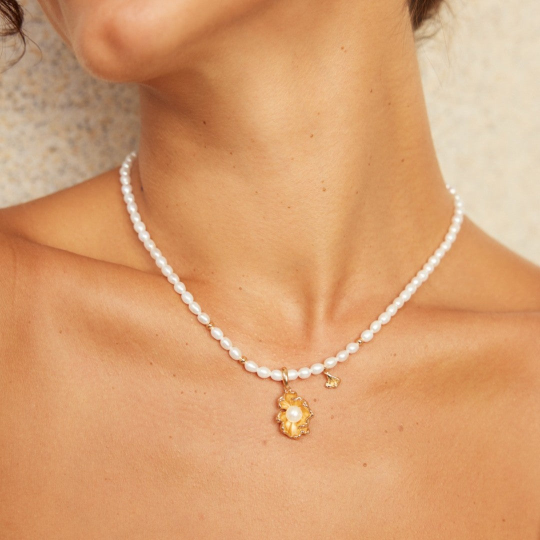 Wave Shaped Pendant Necklace
