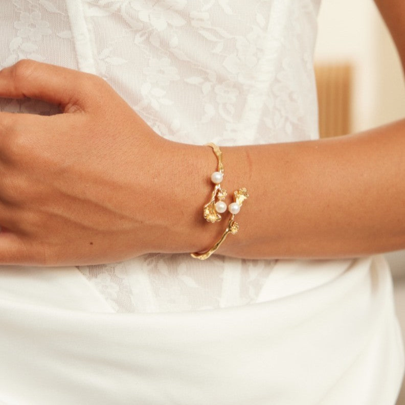 Wave Element Pearl Bracelet