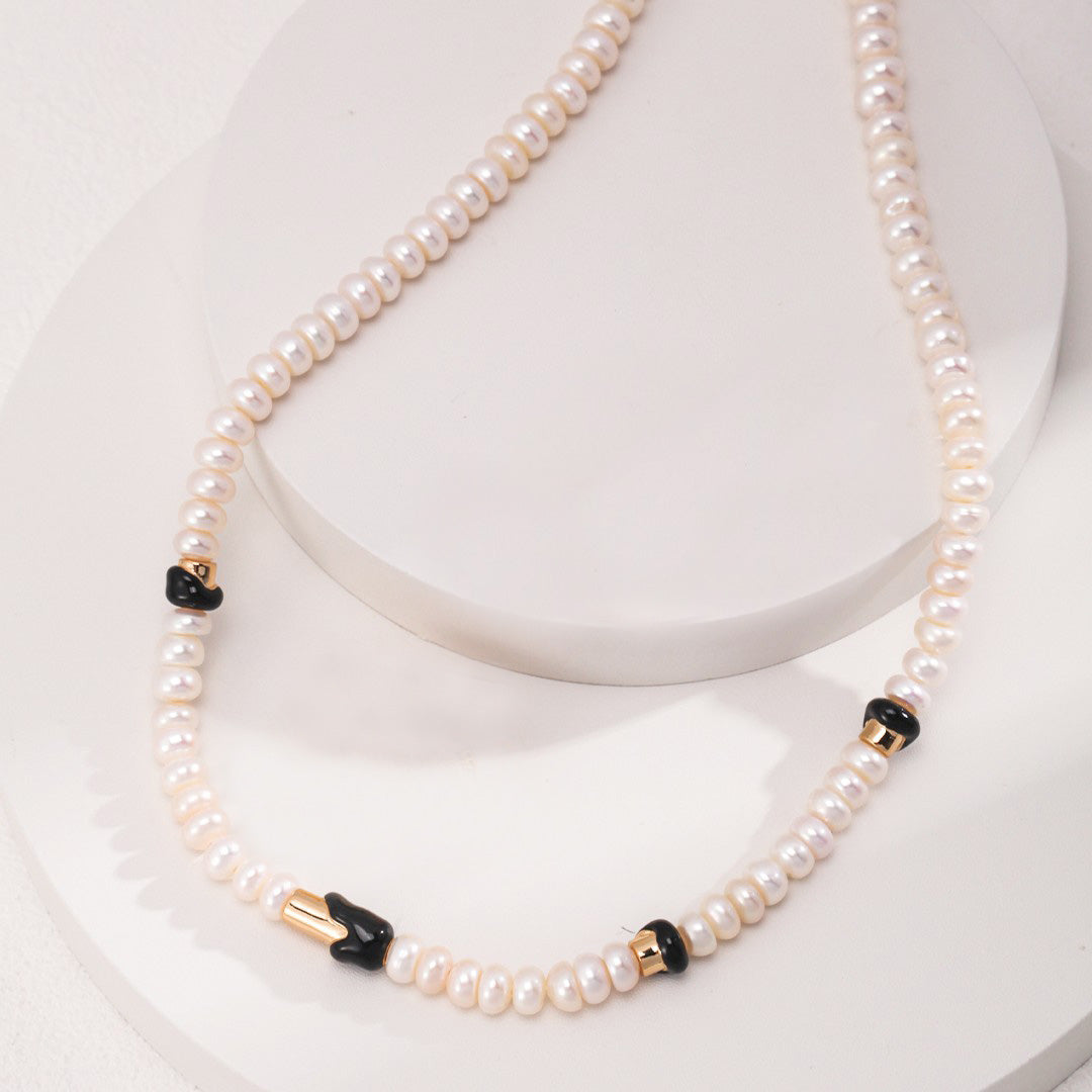 Black Enamel&Pearl Necklace