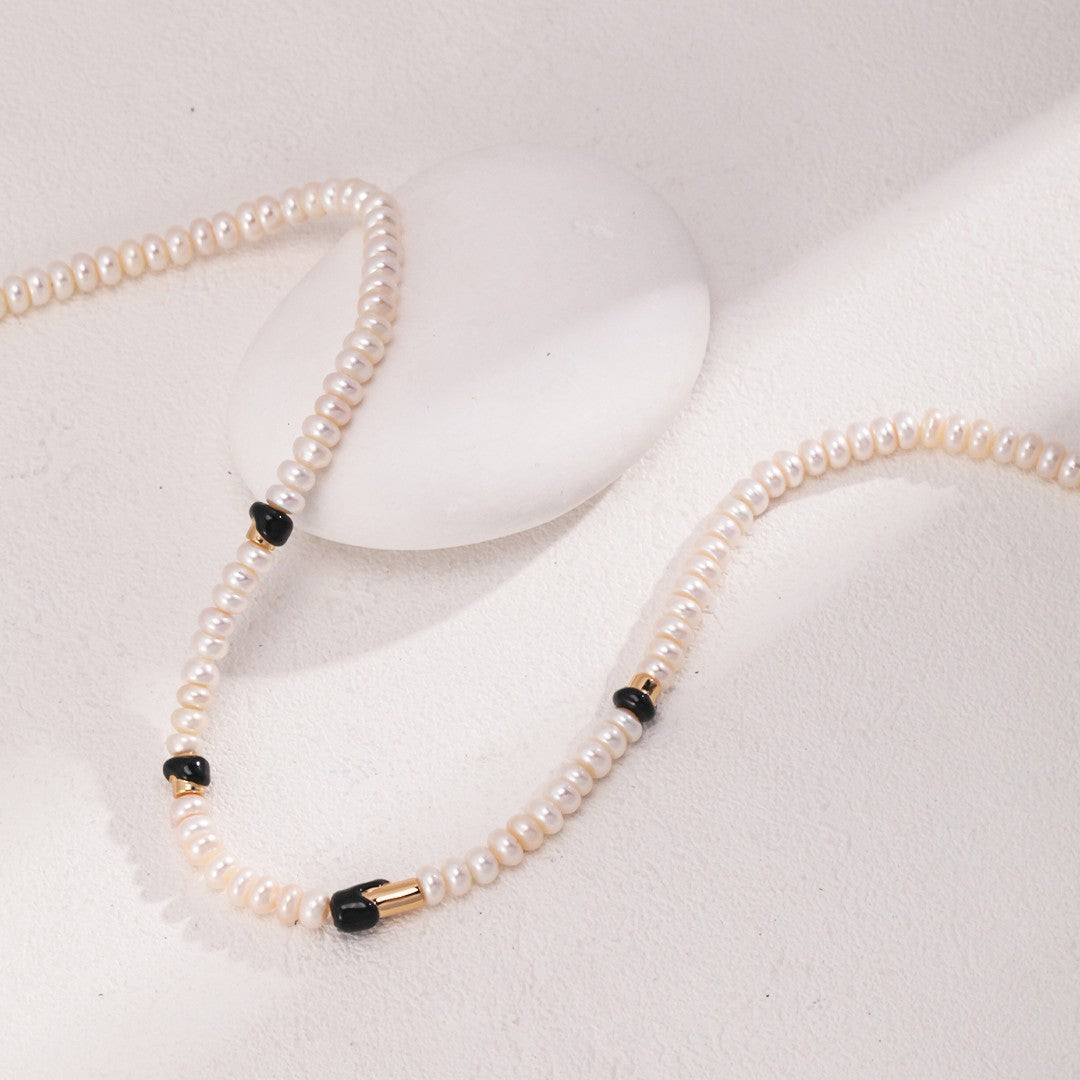 Black Enamel&Pearl Necklace