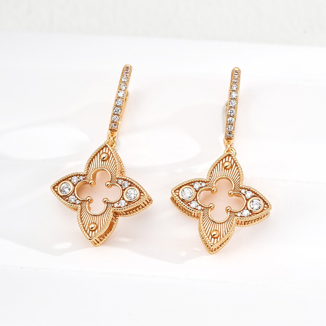 Zircon Inlaid Clover Pendant Jewelry Set