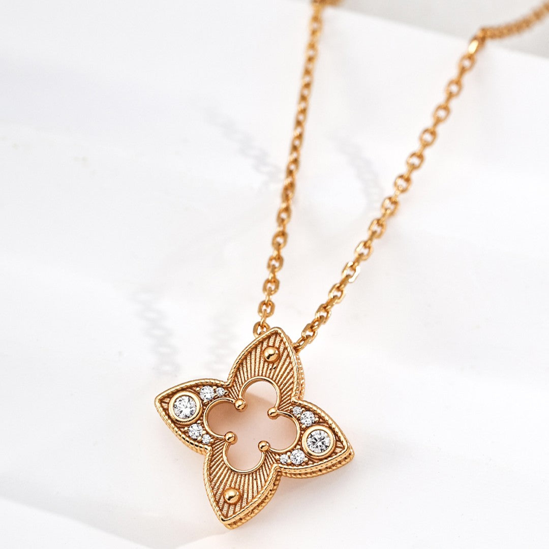 Zircon Inlaid Clover Pendant Necklace