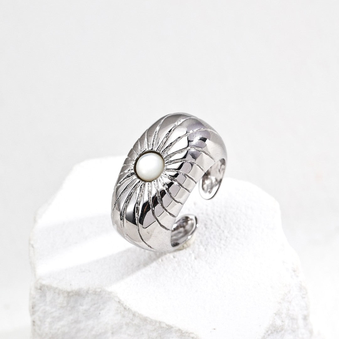 Lapis Lazuli/Shell bead Ring