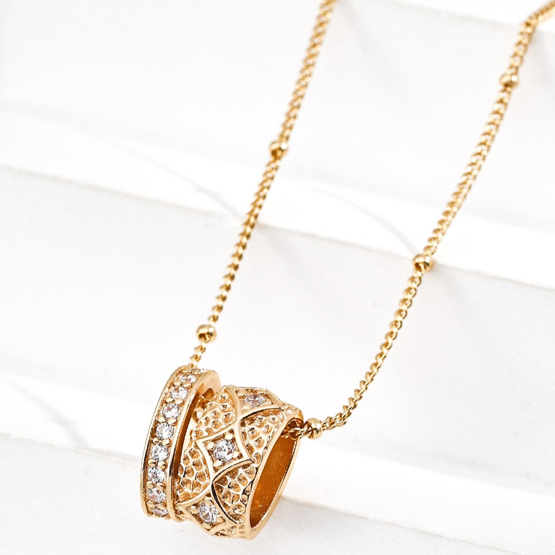 Zircon Inlaid Circular Pendant  Necklace