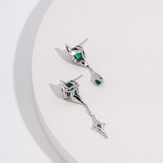 Pendientes asimétricos de estrella de cuatro puntas