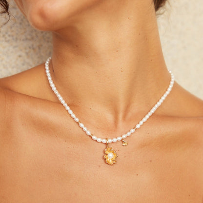 Wave Shaped Pendant Necklace