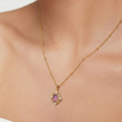 Collar con colgante de amatista y concha