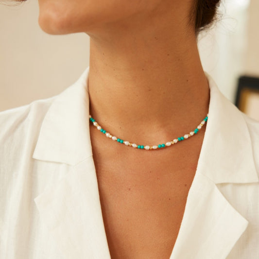 قلادة من الفيروز واللؤلؤ