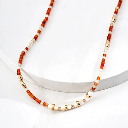 قلادة من العقيق الأحمر والصدف