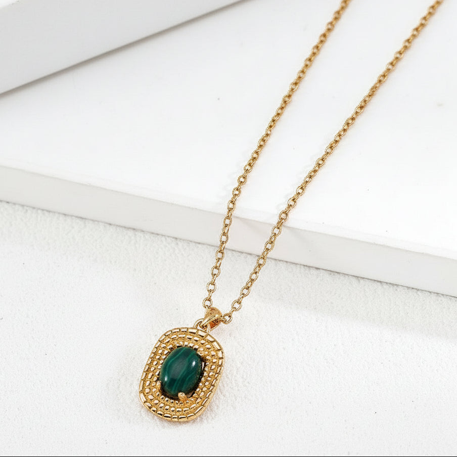 Malachite/Mother-of-pearl Pendant Necklace