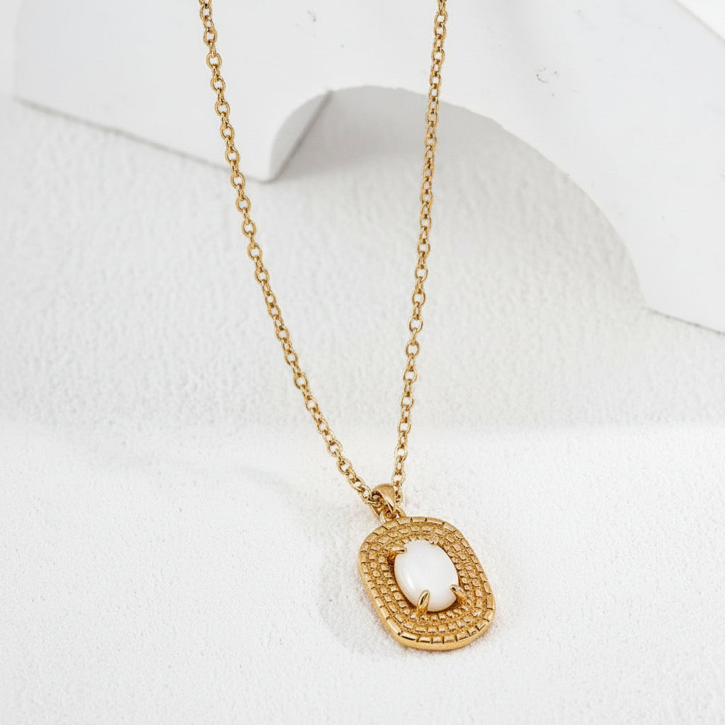 Malachite/Mother-of-pearl Pendant Necklace