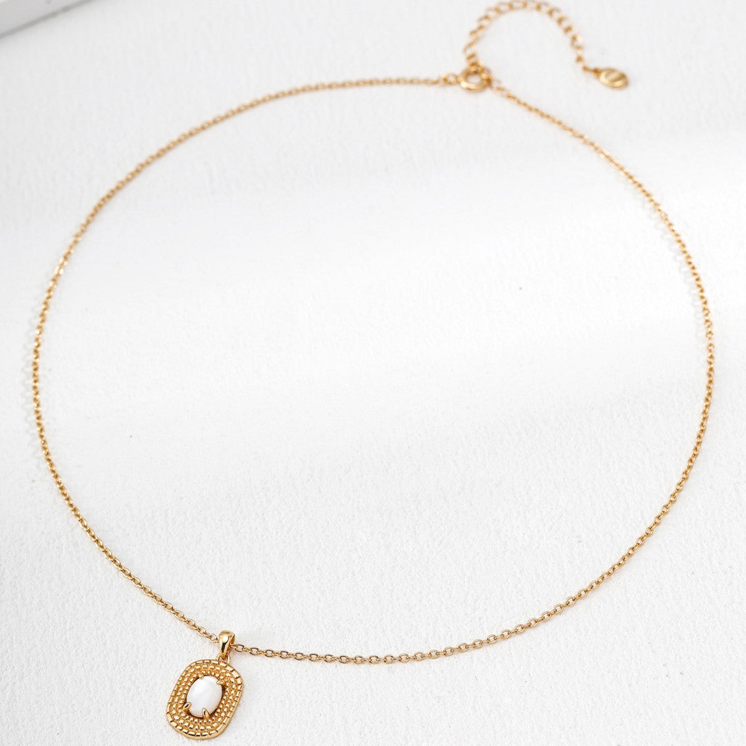 Malachite/Mother-of-pearl Pendant Necklace