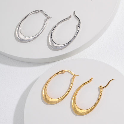 O-shaped silver earrings