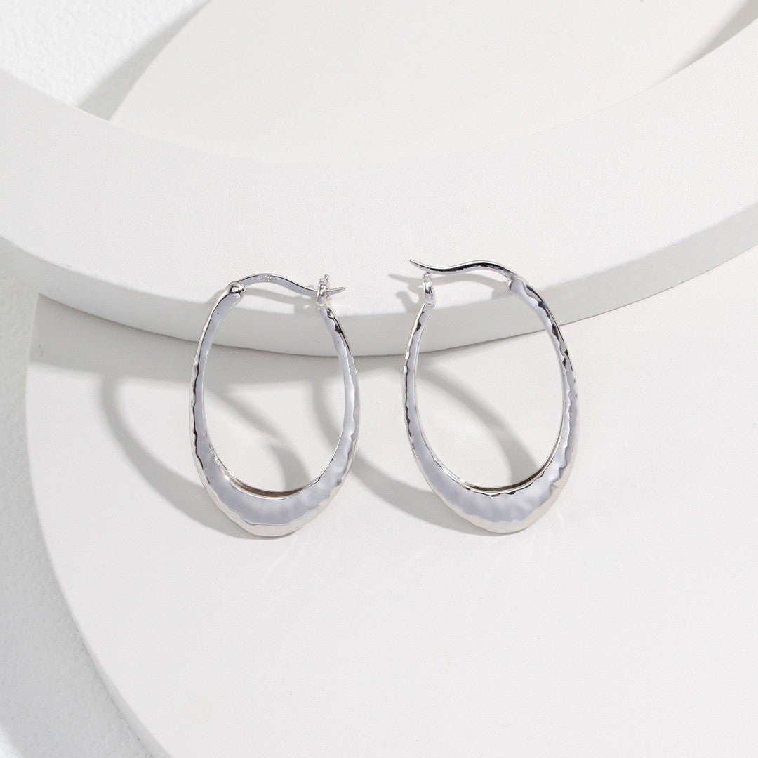 O-shaped silver earrings