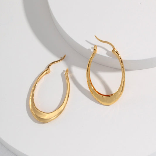 O-shaped silver earrings