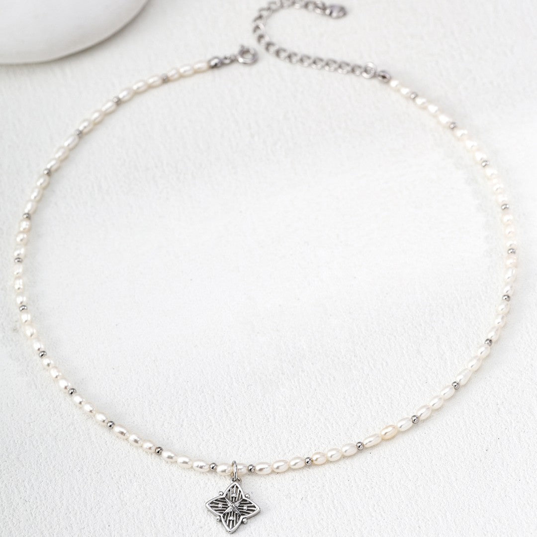 Four-leaf Clover Pendant Pearl Necklace