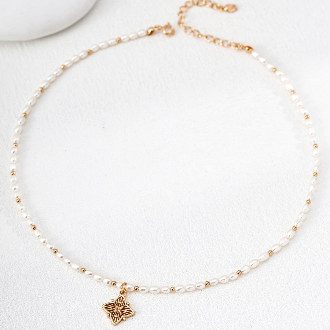 Four-leaf Clover Pendant Pearl Necklace