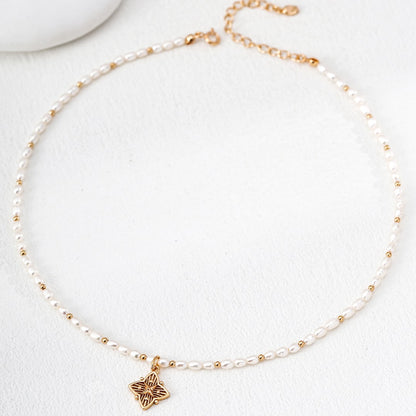 Four-leaf Clover Pendant Pearl Necklace