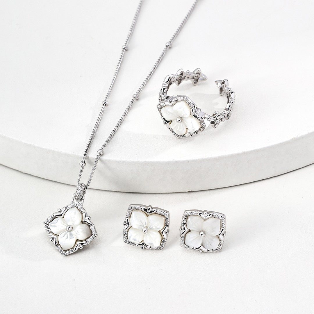 Four-Leaf Clover Shell Set