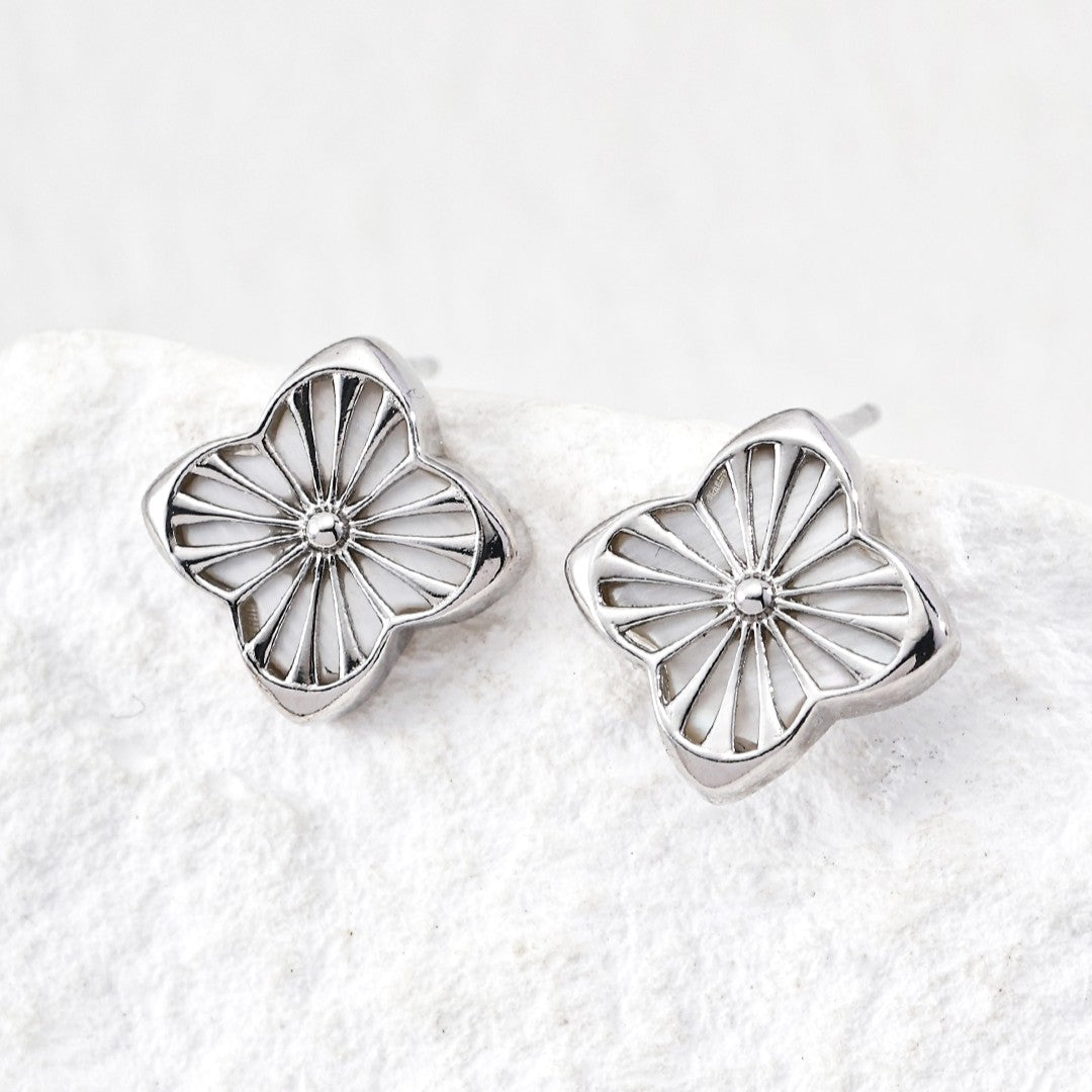 Four-leaf Clover Shell Earrings Ⅰ