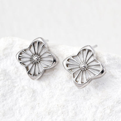 Four-leaf Clover Shell Earrings Ⅰ