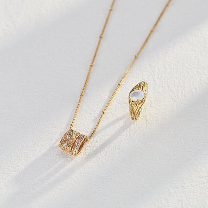 Zircon Inlaid Circular Pendant  Necklace