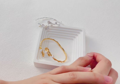 Wave Element Pearl Bracelet